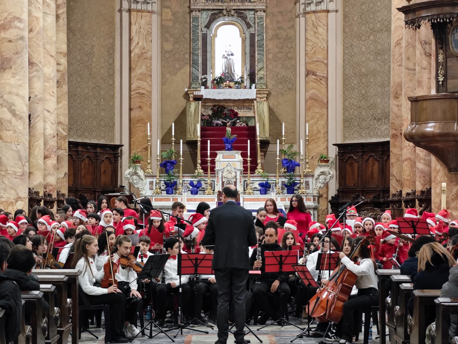 L’Orchestra del nostro Istituto Comprensivo rende il Concerto di Natale 2024 un’occasione di gioia e speranza